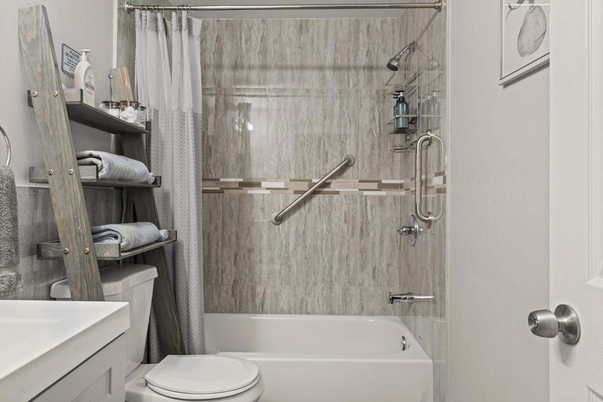 Uptown Gem! A Family Home Free Early Check-In! Philadelphia Bagian luar foto